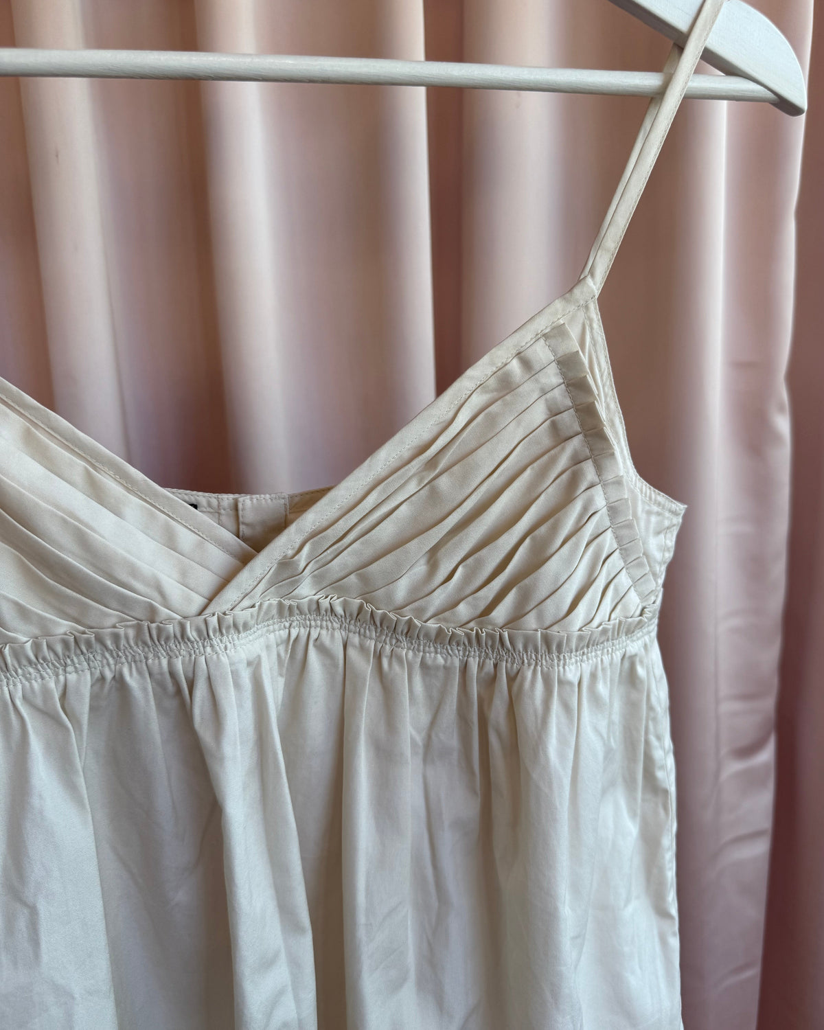 Zucca Cream Cotton Pleated V-Neck Babydoll Camisole