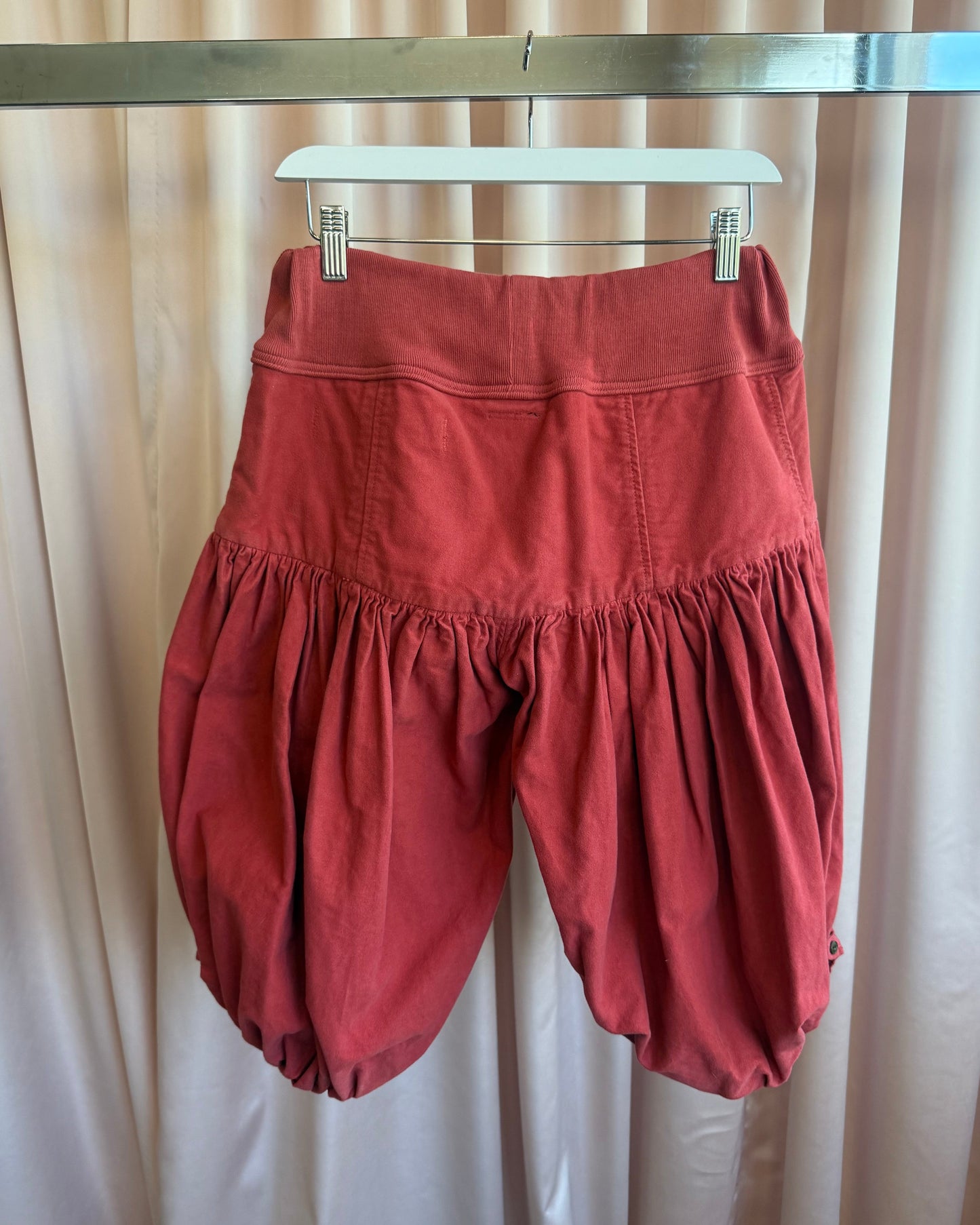 Kapital Red Cotton Balloon Pleated Half Length Shorts
