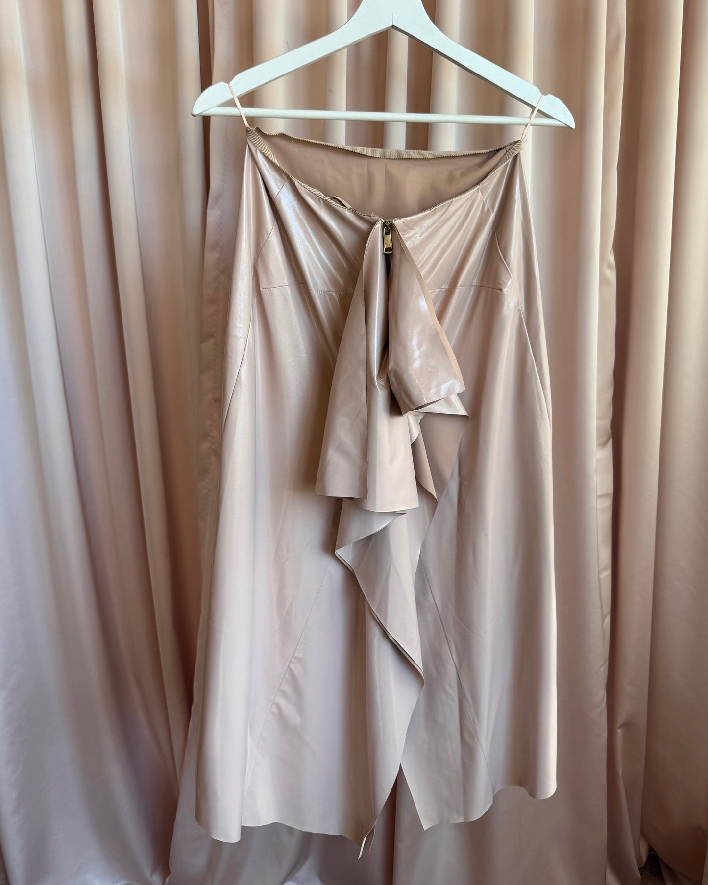 N°21 Pink Wetlook Vinyl Back Ruffle Midi Skirt