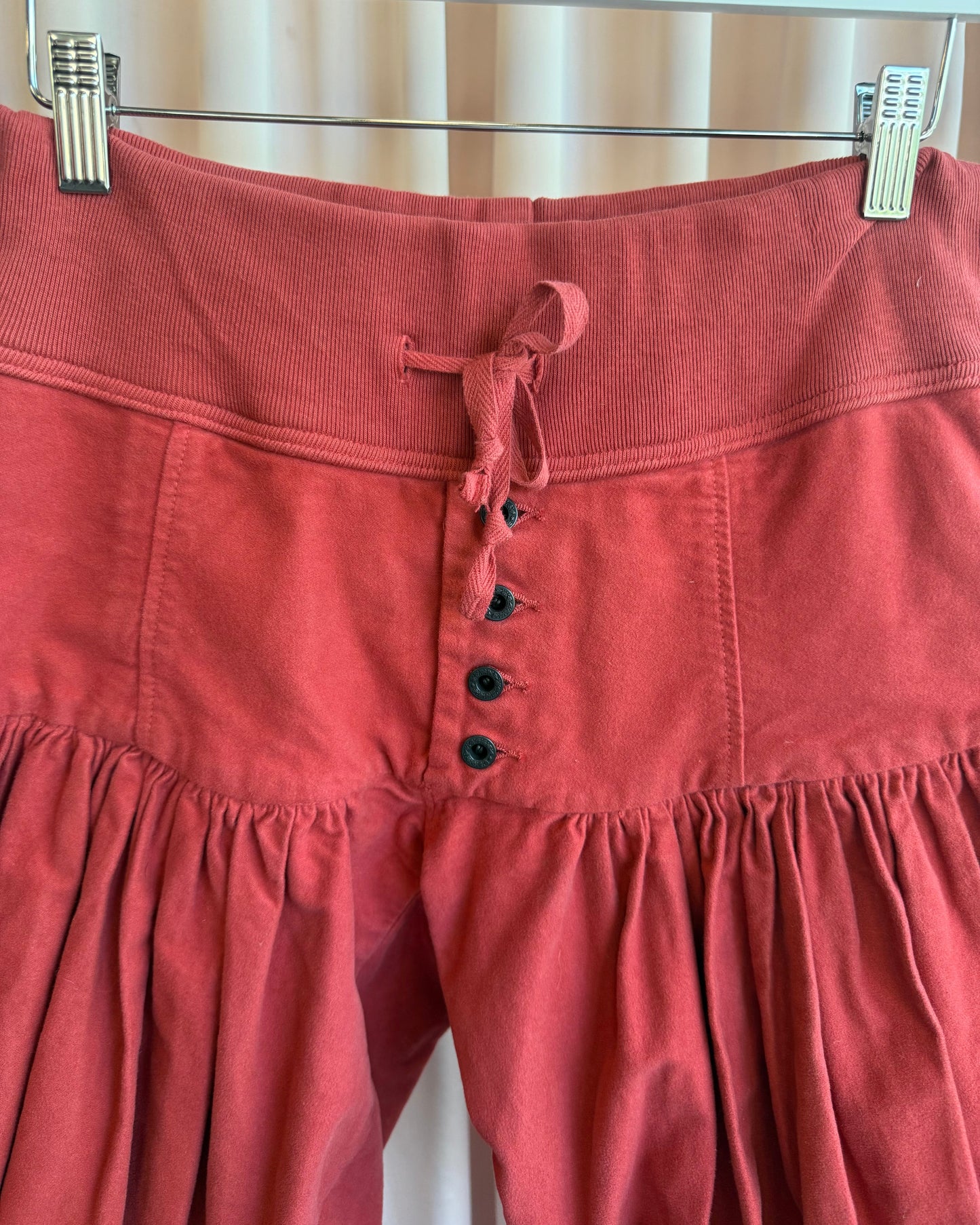 Kapital Red Cotton Balloon Pleated Half Length Shorts