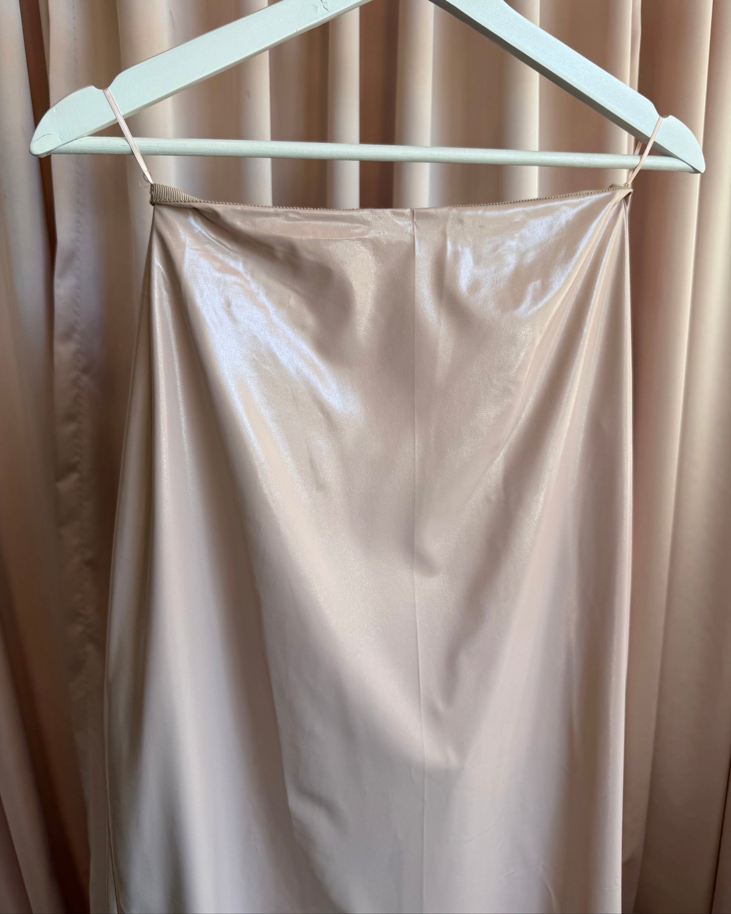 N°21 Pink Wetlook Vinyl Back Ruffle Midi Skirt