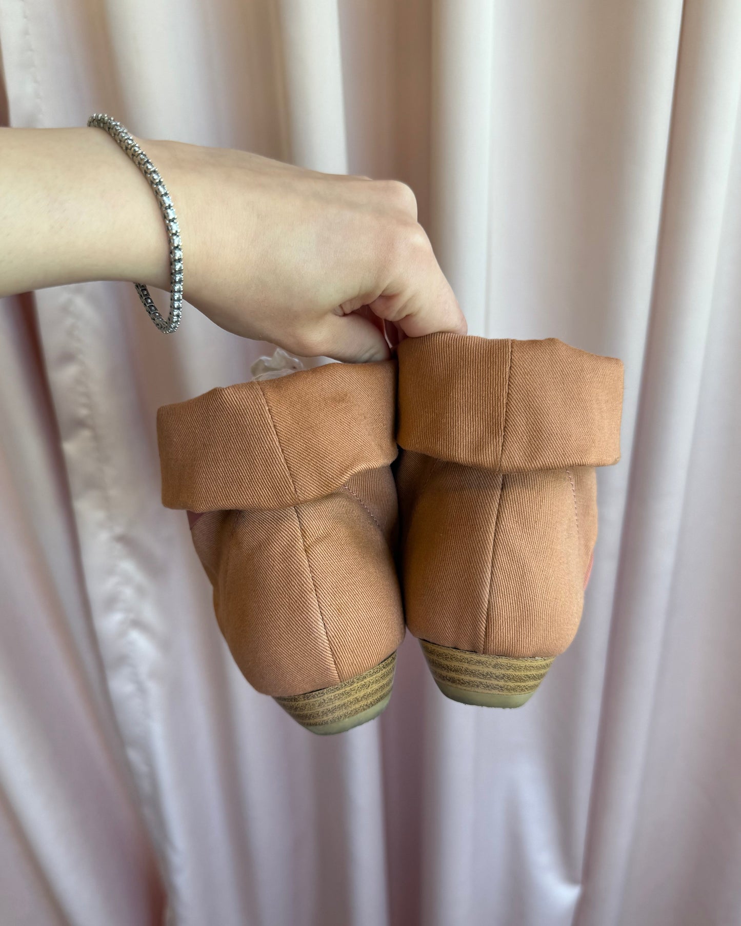 Chinese Laundry Pink Bow Ribbon Thong Sandals