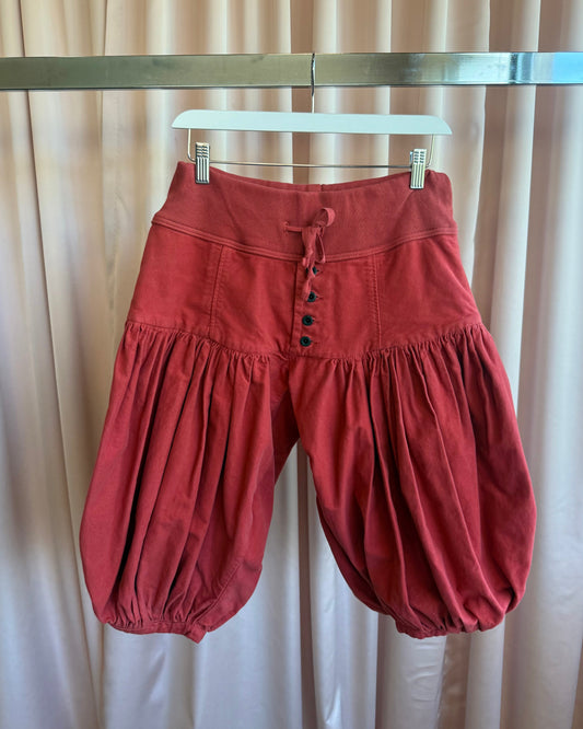 Kapital Red Cotton Balloon Pleated Half Length Shorts